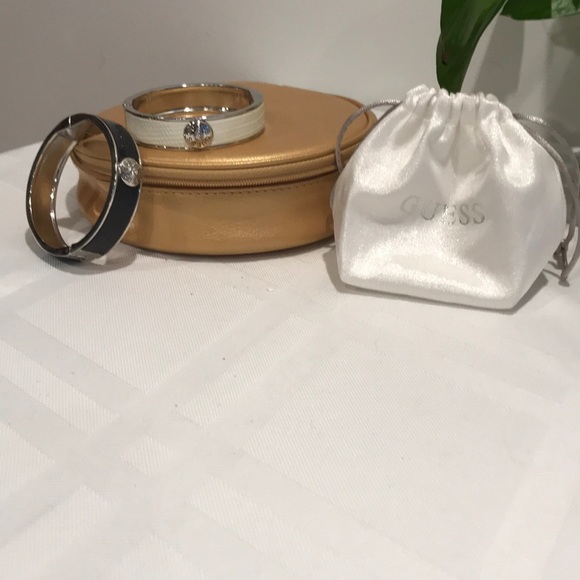 🔥Guess fashion bangle bracelets.🔥 - Picture 2 of 7